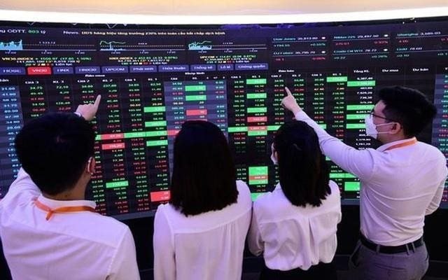 Chứng khoán tuần qua: Thị trường rung lắc mạnh, cổ phiếu bất động sản được “bắt đáy” đột biến