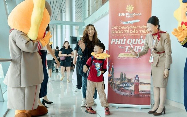 Hơn 200 khách đến Phú Quốc trên chuyến bay quốc tế đầu tiên của Sun PhuQuoc Airways