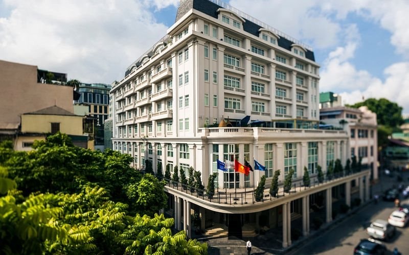 Công trình 400 tỷ nằm giữa thủ đô: Đầu tư khủng theo phong cách “Nhà hát Lớn”, tiên phong đưa 600m2 pin mặt trời lên nóc, có cả thương hiệu xa xỉ trong khuôn viên