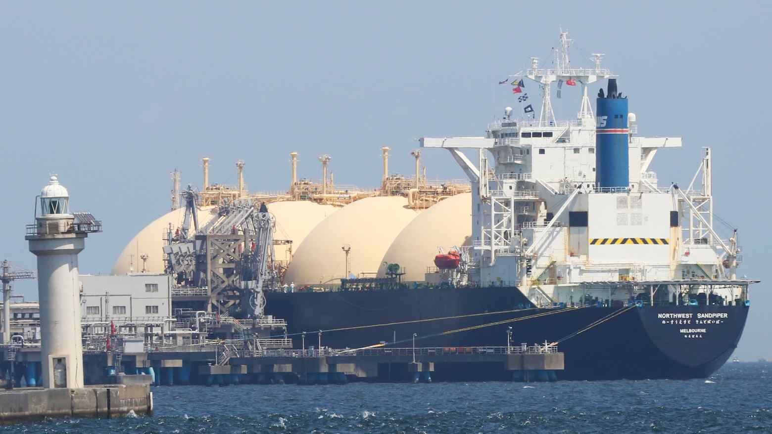 Eo biển Hormuz tắc nghẽn: Nền kinh tế 1,8 nghìn tỷ USD đứng trước cơ hội vượt Qatar và Mỹ để trở thành 'cường quốc', dẫn đầu trên bản đồ LNG 