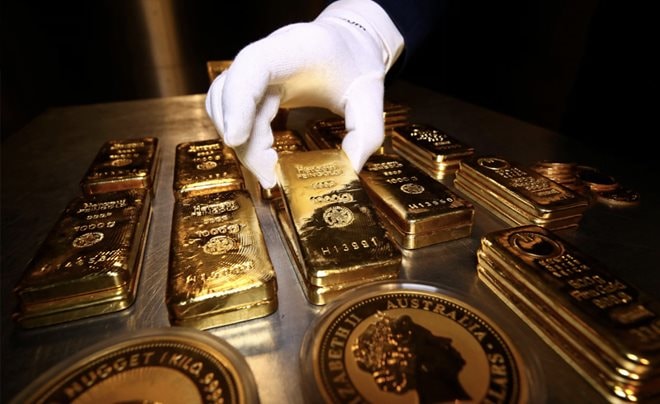 Giá vàng vượt mốc 4.500 USD/oz, một thế lực "xả kho" hàng tấn vàng