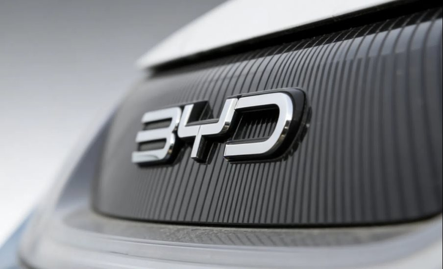 Ông lớn xe điện Trung Quốc hụt hơi: Lần đầu lợi nhuận sụt giảm, cắt hơn 100.000 nhân sự 