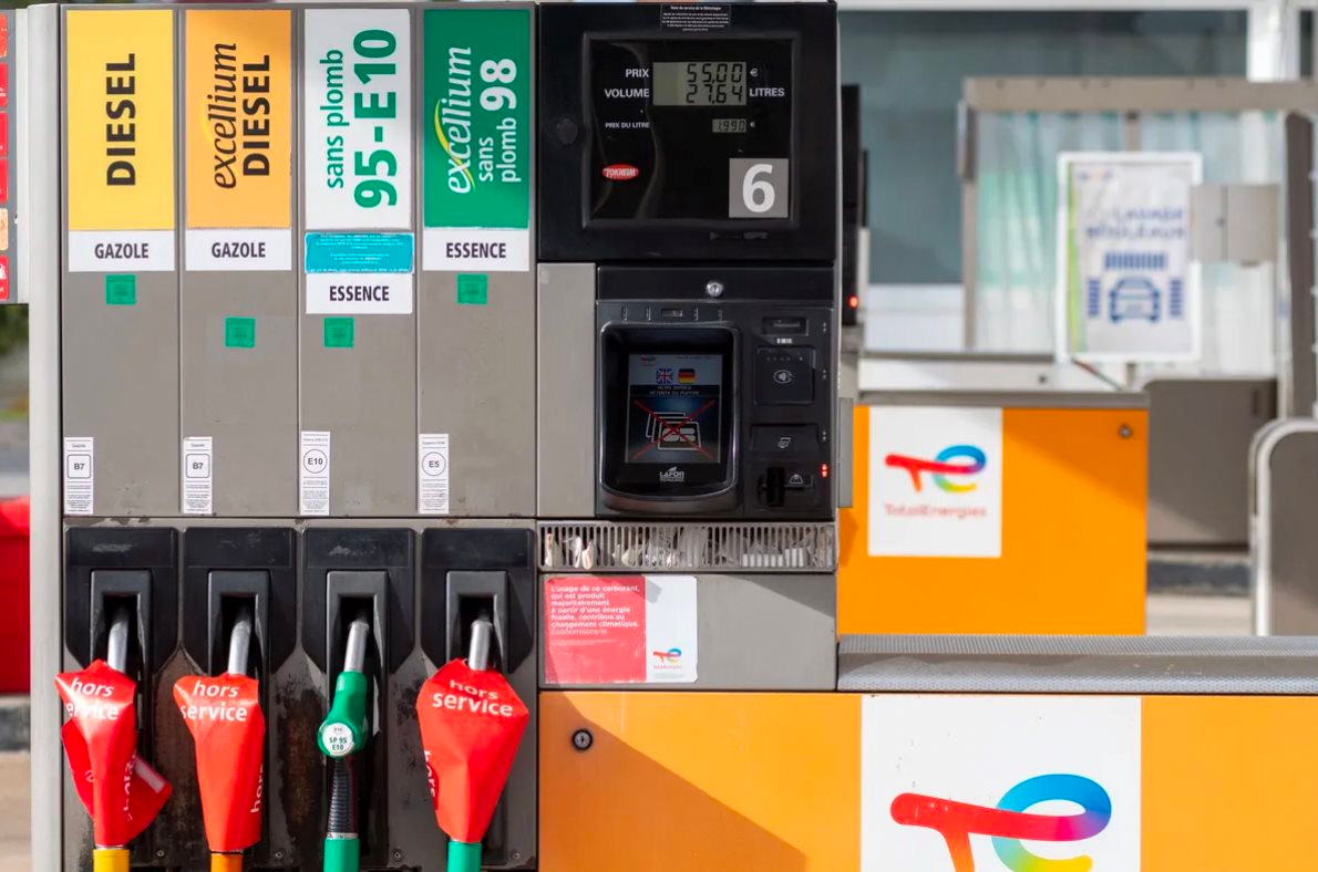 Giá xăng vượt 60.000 đồng/lít, quốc gia giàu nhất nhì EU chứng kiến 900 trạm xăng cạn kiệt nhiên liệu