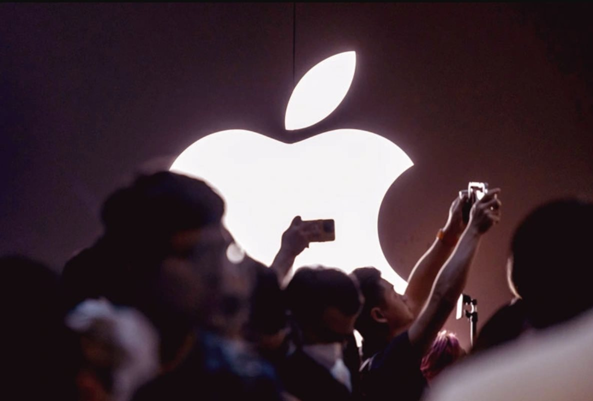 Apple ‘ngáo’ AI hay cả thế giới đang bị CEO Tim Cook dắt mũi: BigTech đổ 700 tỷ USD đầu tư nhưng nhà sản xuất iPhone lại chỉ thuê 1 tỷ USD mỗi năm