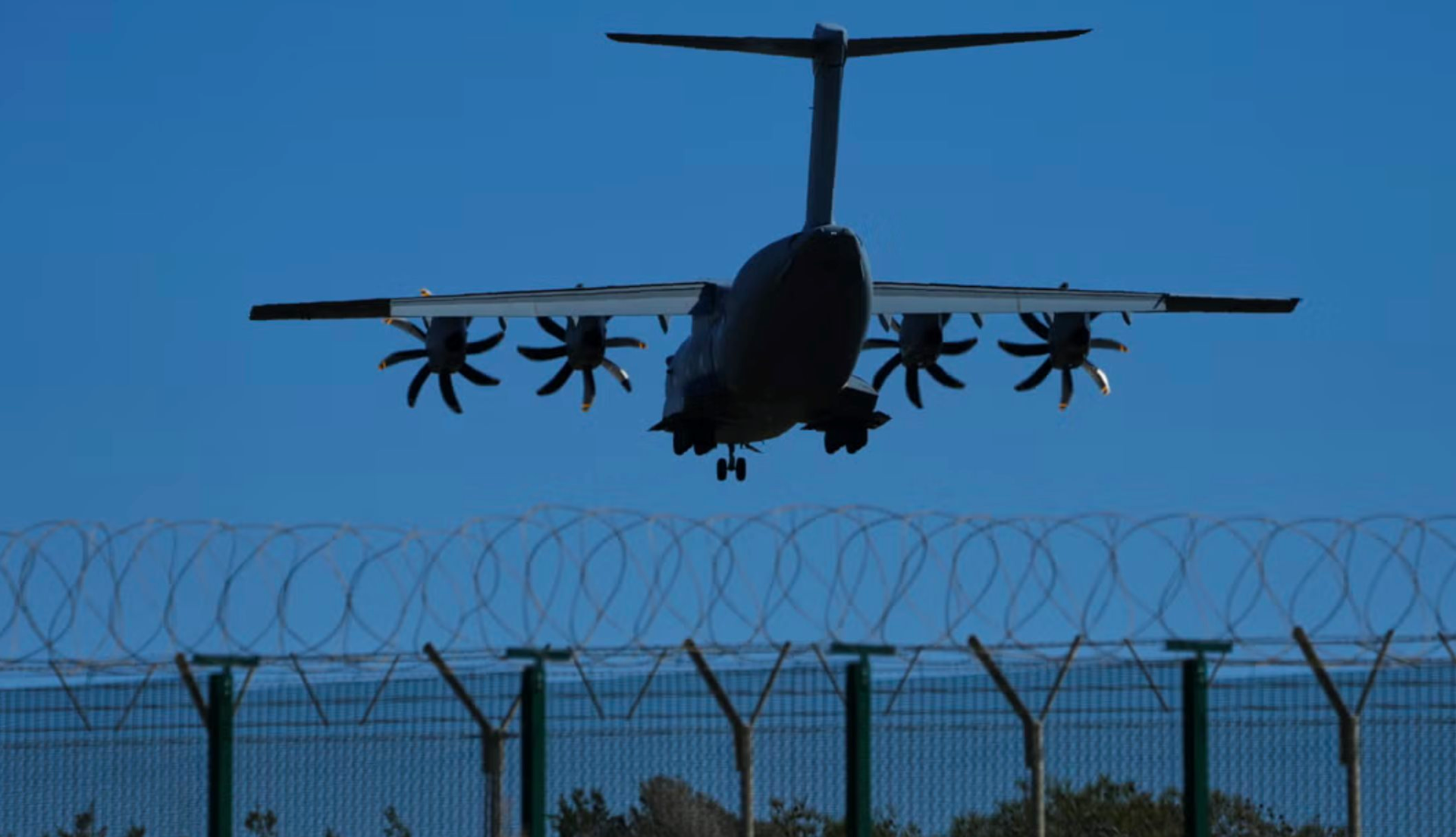 Pháp gia nhập loạt đồng minh EU không cho máy bay quân sự Mỹ mượn đường để tấn công Iran, “anh cả” châu Âu lục đục việc để  Mỹ sử dụng căn cứ : Washington nói gì?