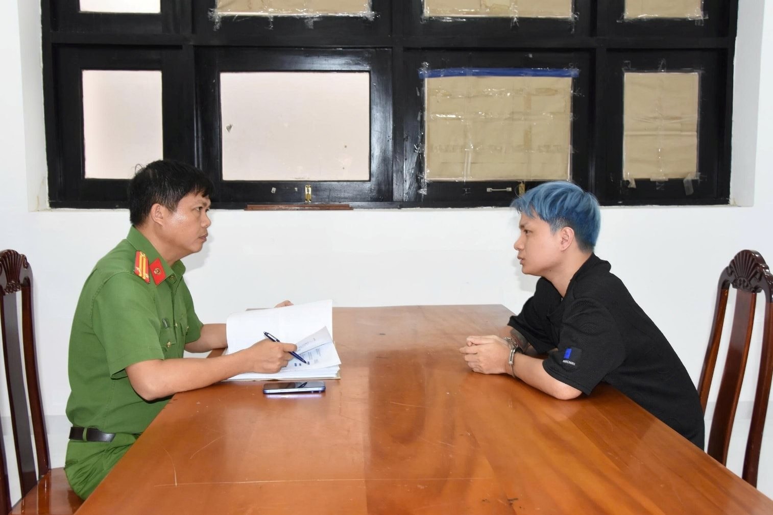 Thanh niên SN 1999 giao dịch 500 triệu đồng với 3 người dân, công an ra quyết định khởi tố