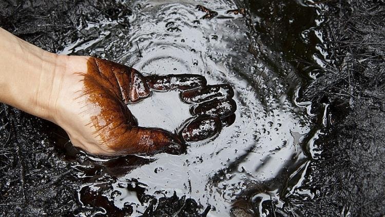 Giải mã "cú lừa" trên thị trường dầu mỏ: Giá dầu trên bảng điện thua xa giá ở cổng nhà máy