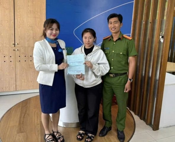 Tài khoản nữ công nhân SN 2005 có giao dịch 550 triệu đồng: Công an khẩn trương phối hợp ngân hàng xác minh