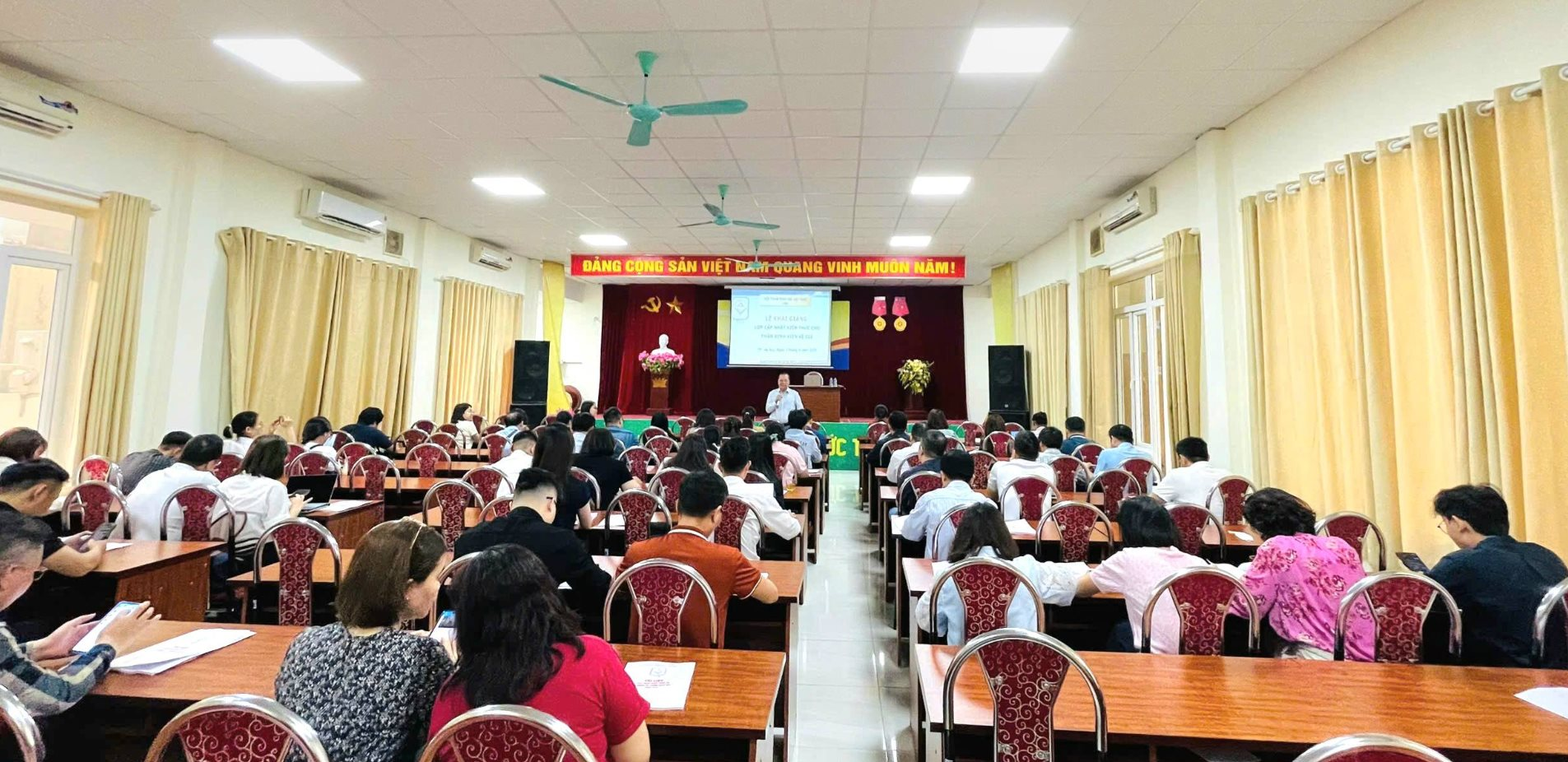 Khai giảng khóa cập nhật kiến thức thẩm định giá CNKT.2026.01 tại TP.Hà Nội