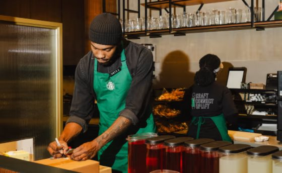 Một chuỗi cà phê tăng cường chính sách khách hàng phải tips cho nhân viên, cá nhân xuất sắc được thưởng 8 triệu đồng/quý