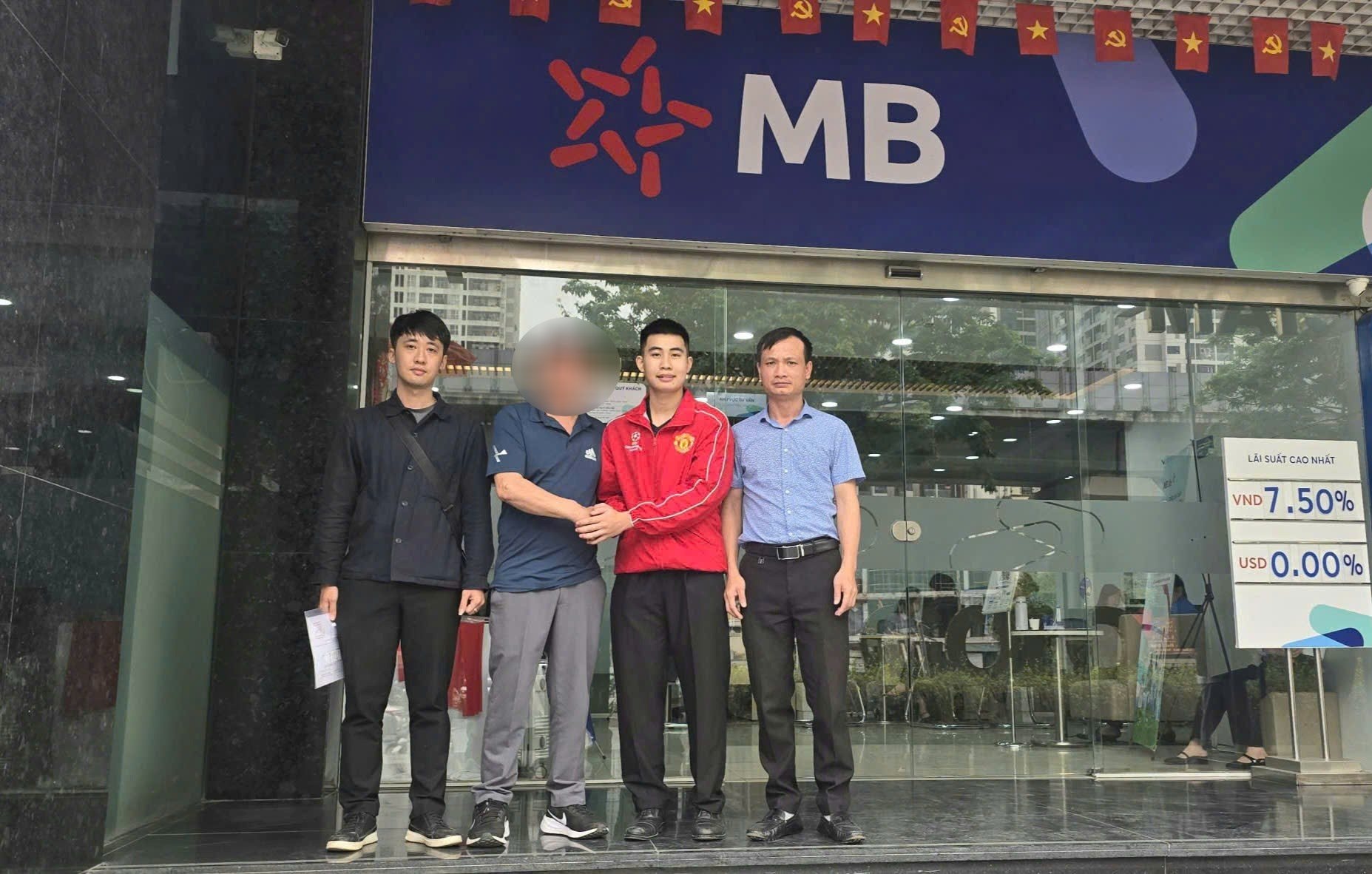 Nhận 450 triệu đồng từ STK 0963955xxx, thanh niên SN 2007 đang học ở Hà Nội, lập tức nhận cuộc gọi từ công an, yêu cầu phối hợp làm việc