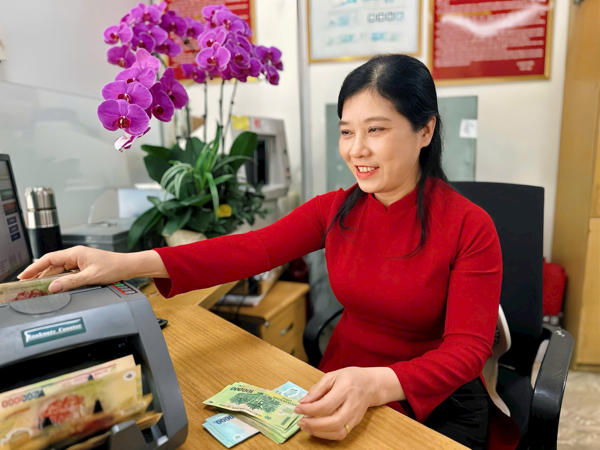 Nhân viên Agribank trả lại hơn 91 tỷ đồng tiền thừa cho khách hàng trong quá trình giao dịch