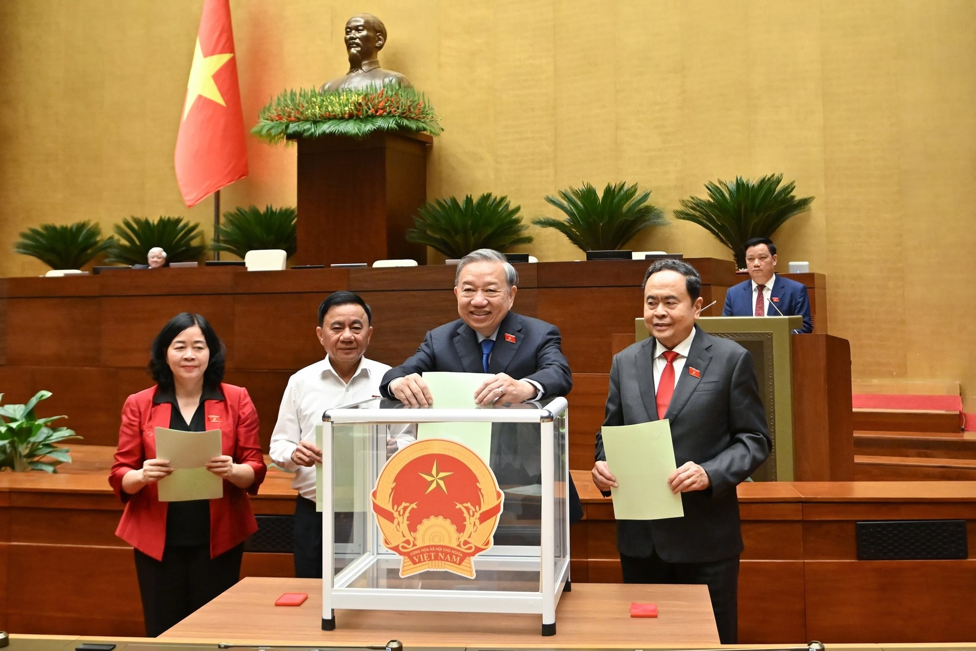 Quốc hội khóa XVI có 6 Phó Chủ tịch, kiện toàn loạt chức danh