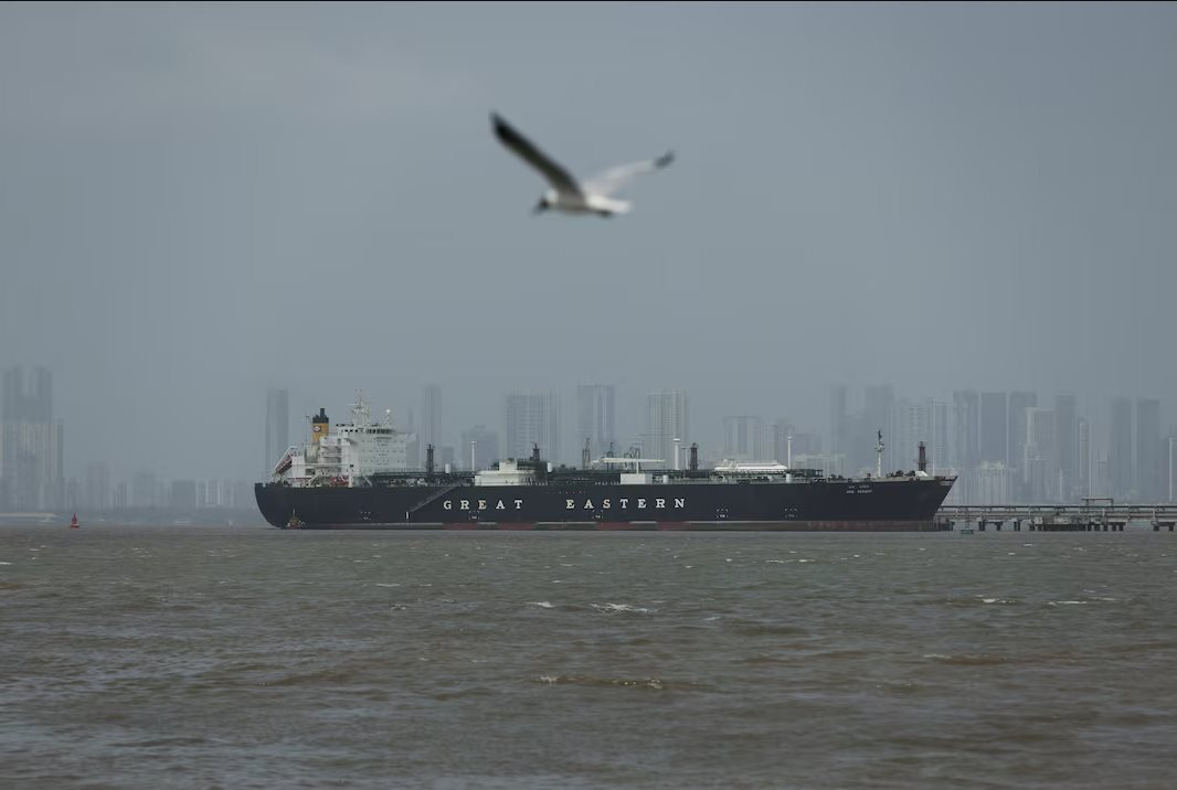 Được xét không thù địch, 2 tàu chở khí đốt treo cờ 1 nước châu Á ‘ung dung’ vượt eo biển Hormuz, nâng tổng số lên 8 tàu an toàn về nước