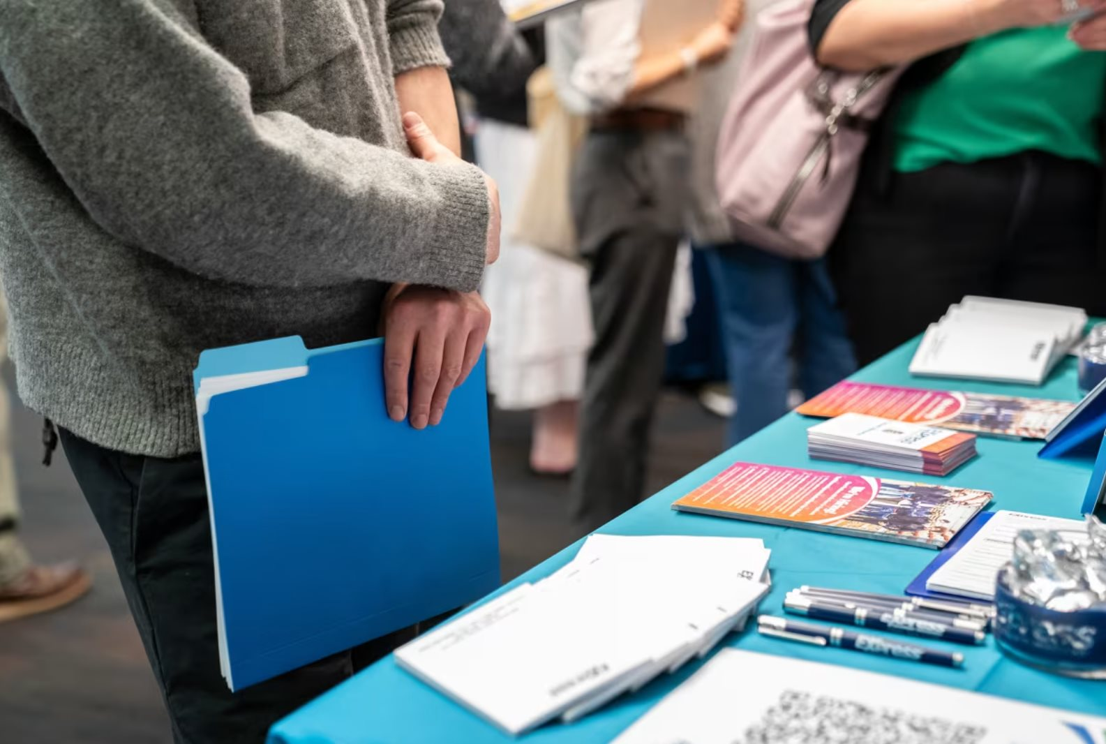 Buồn của nền kinh tế lớn nhất thế giới: Cử nhân rải 4.000 đơn xin việc vẫn thất nghiệp, 1 suất thực tập 273 người tranh giành