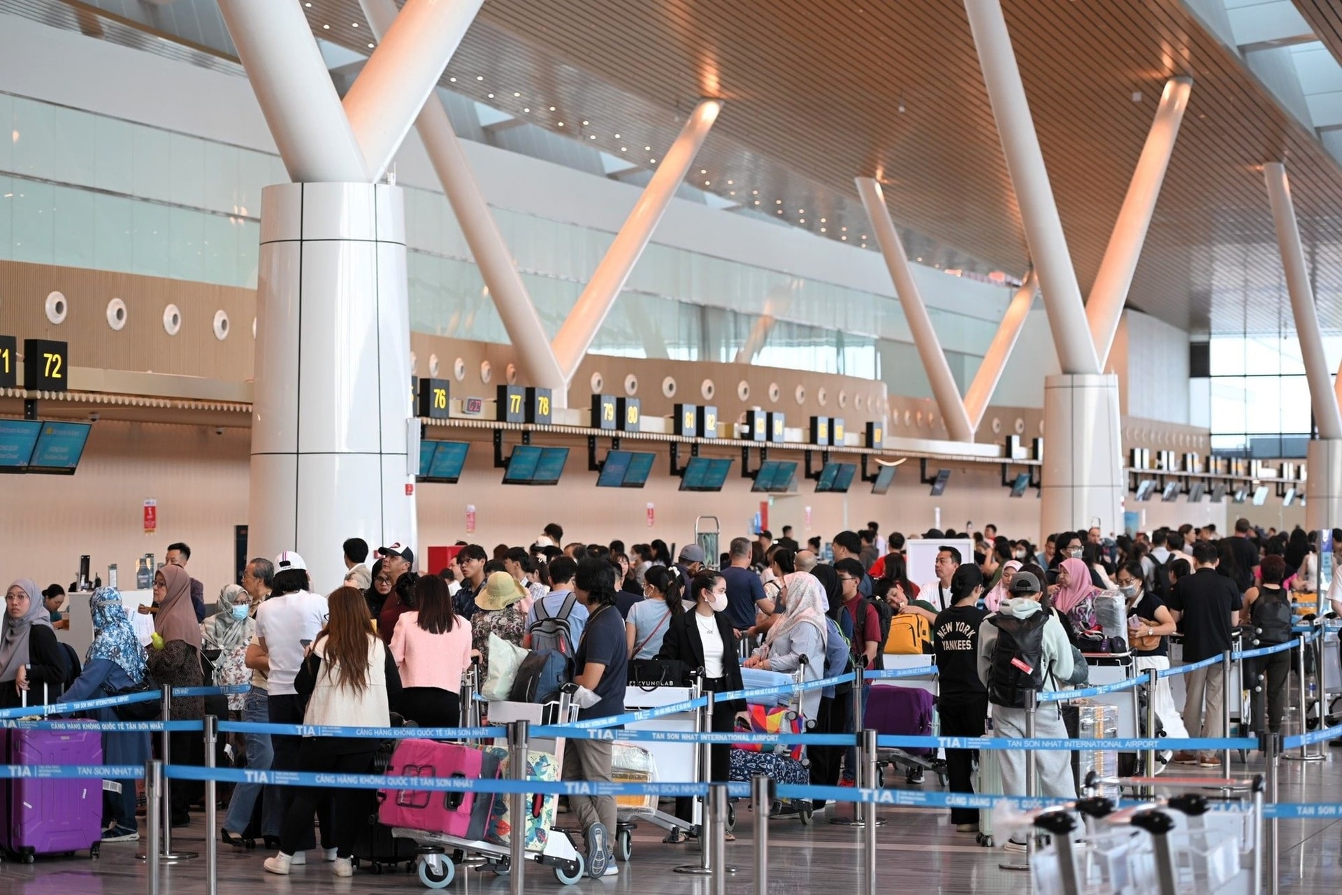 Cảnh báo nóng đến những người đặt phòng khách sạn, vé máy bay, làm visa để đi du lịch dịp lễ 30/4-1/5