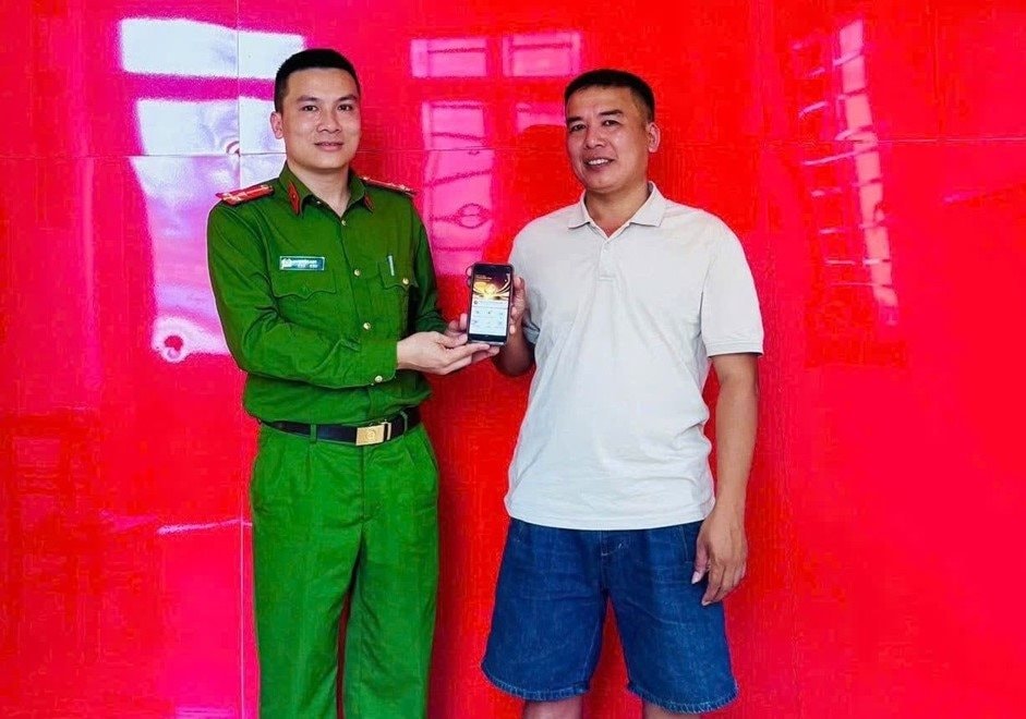 Sau khi chuyển khoản thành công 600.000.000 đồng, người đàn ông từ Khánh Hoà ra Nghệ An để trình báo công an xã