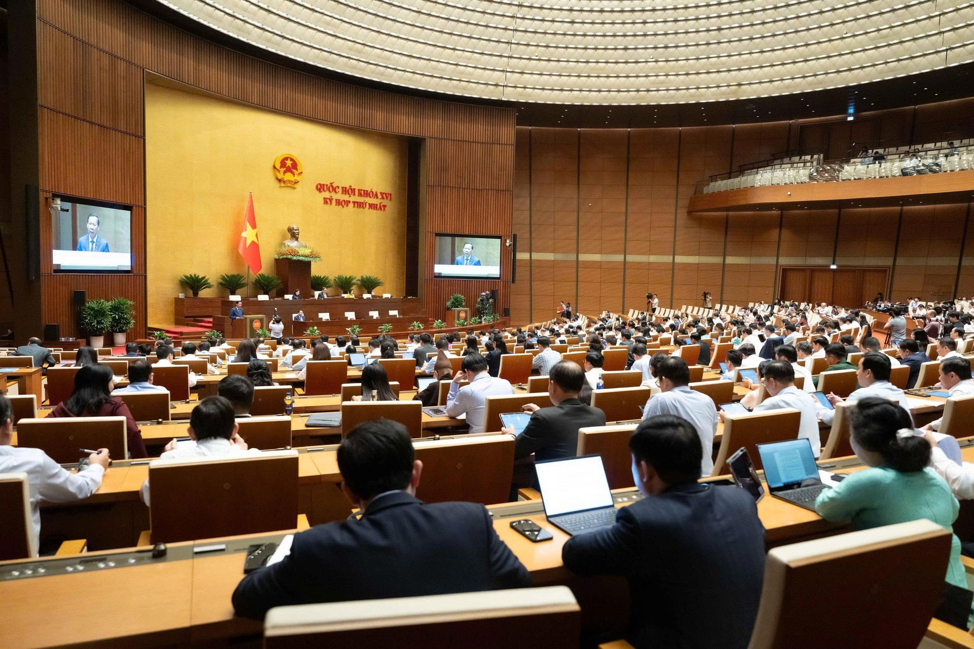 Thống nhất trình Quốc hội giảm mạnh thuế xăng dầu để ứng phó biến động giá năng lượng, áp dụng từ 16/4 đến 30/6