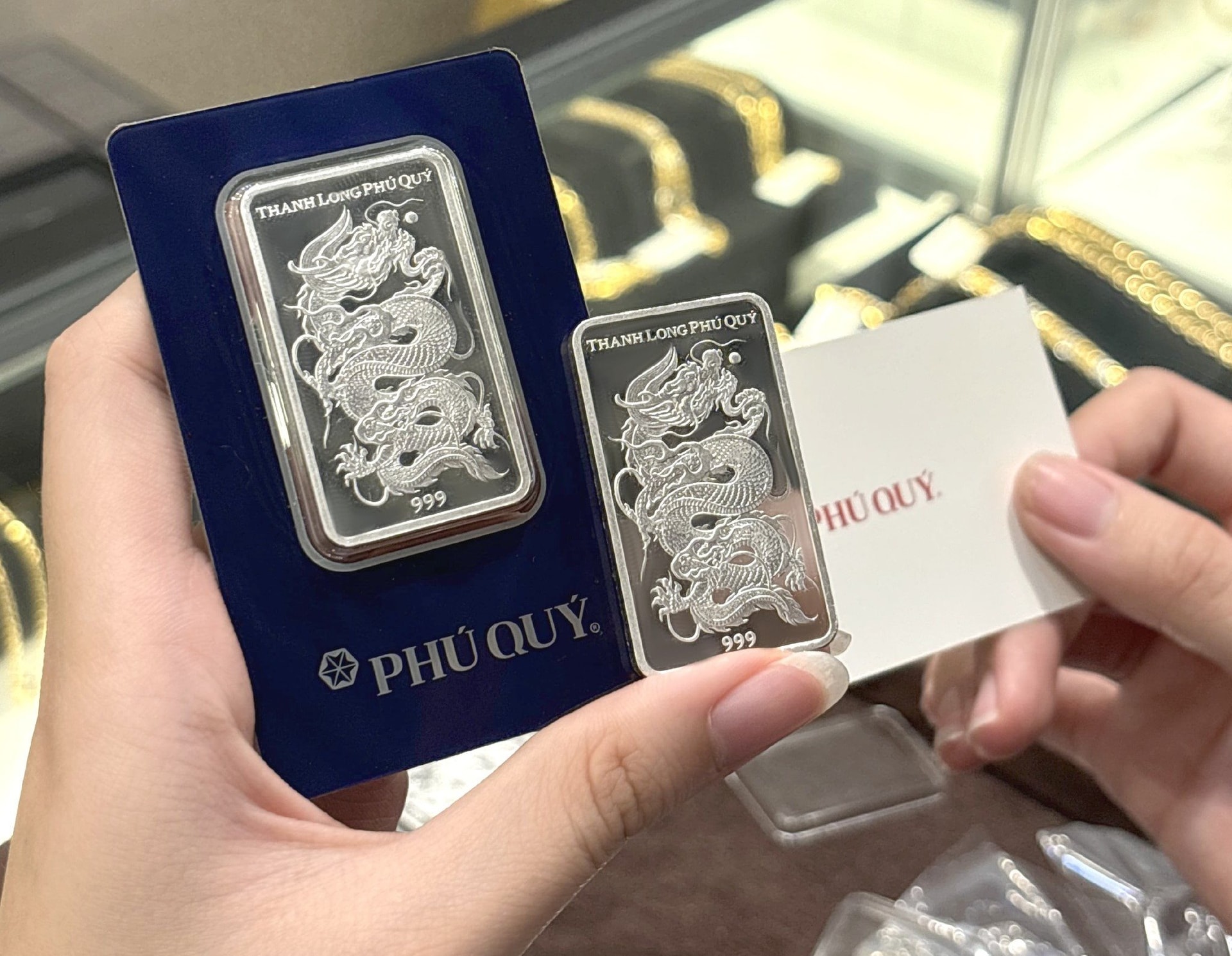 Giá bạc sáng nay giảm 4 triệu đồng/kg