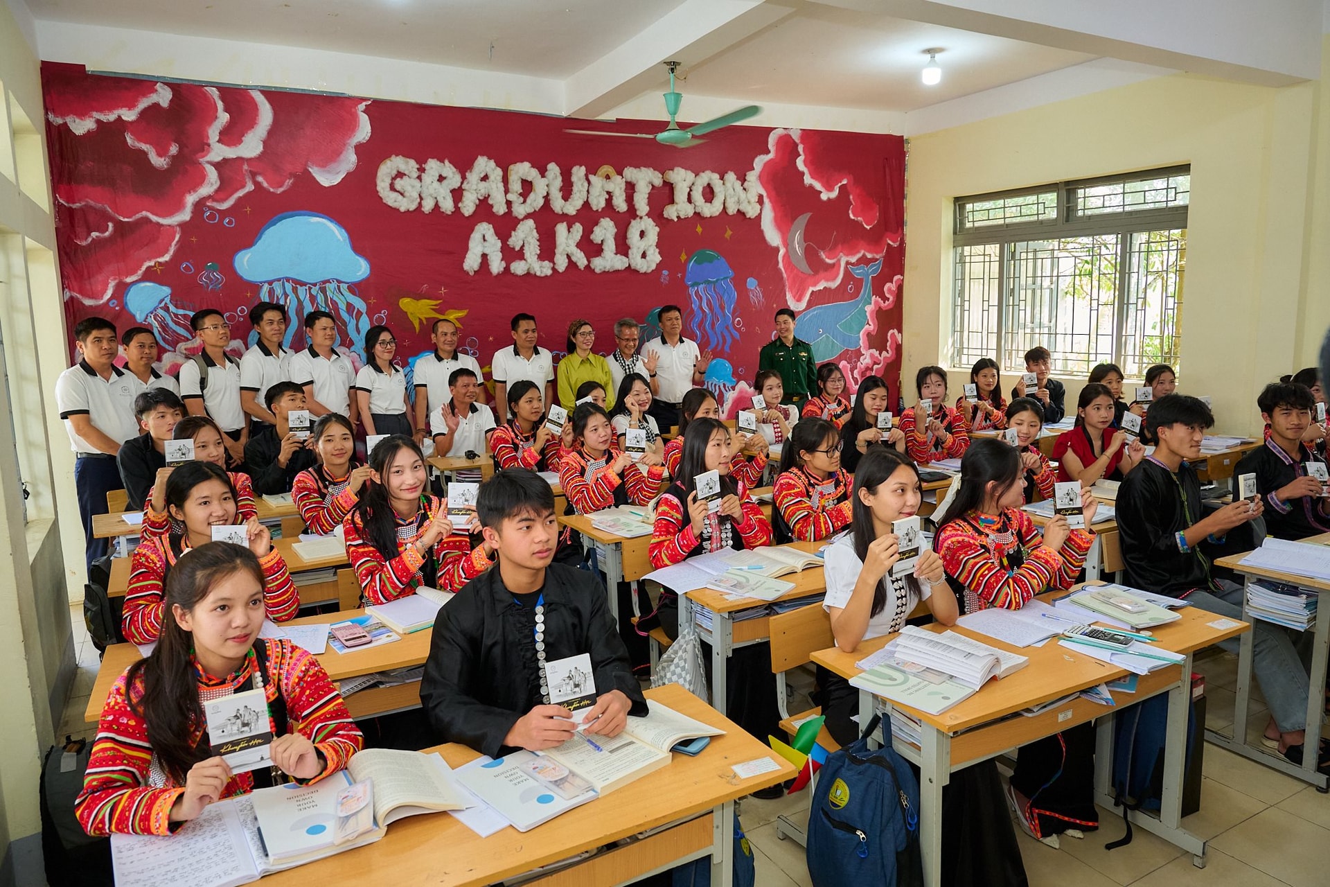 Hành trình Từ Trái Tim: Đem tri thức thắp khát vọng lớn từ Điện Biên đến nơi sông Đà chảy vào đất Việt