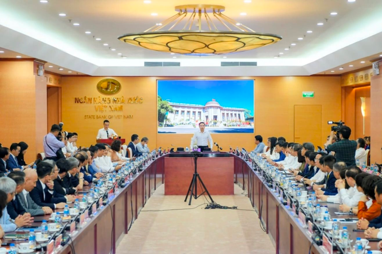 Ngân hàng đồng loạt cam kết giảm lãi suất sau cuộc họp với NHNN