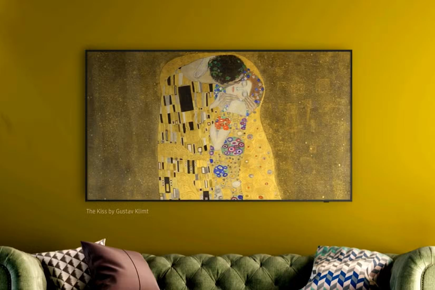 samsung-art-television-displaying-gustav-klimt-the-kiss-painting.png
