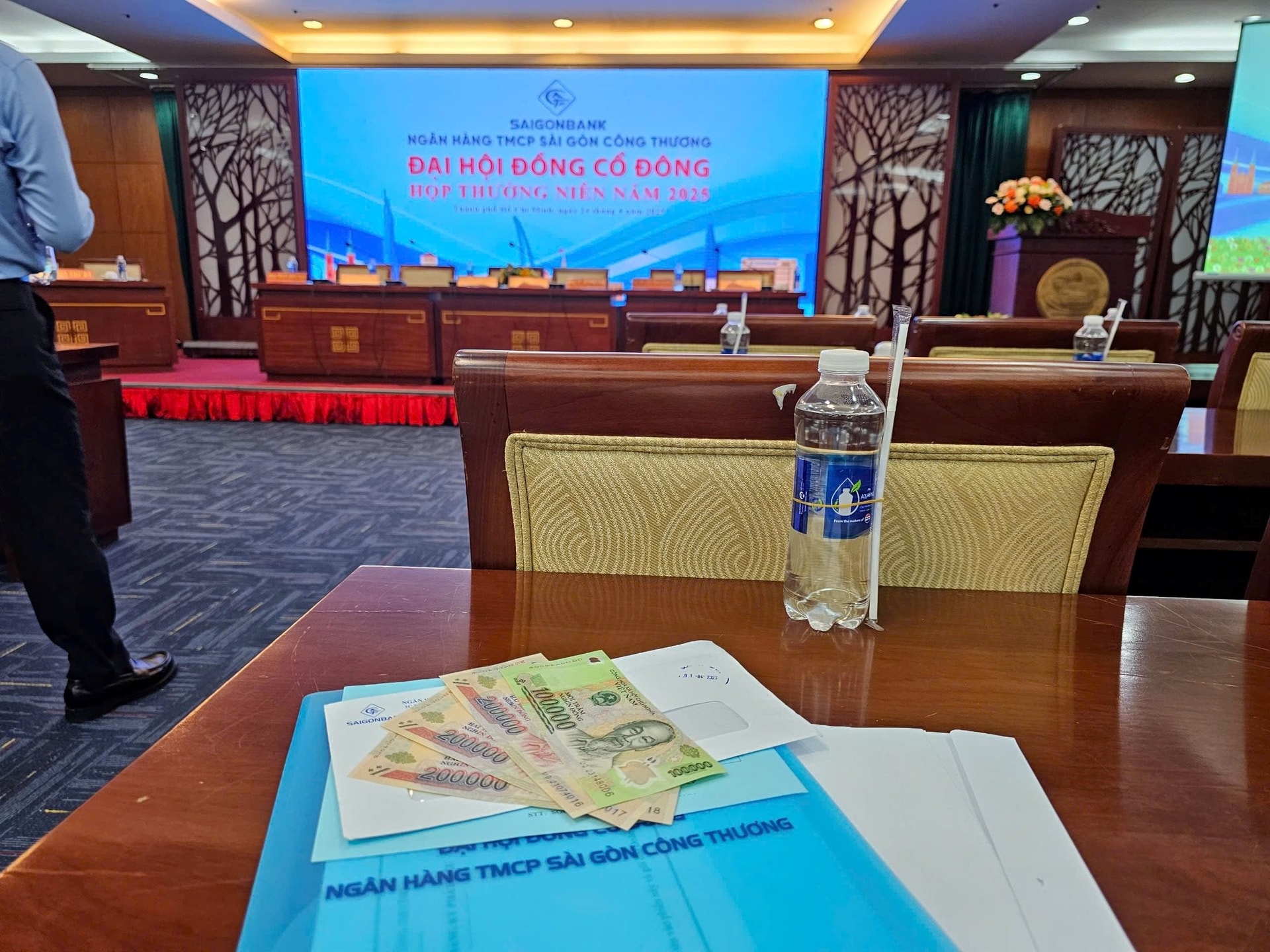 Không phải MB, đây mới là ngân hàng tặng nhiều tiền nhất cho cổ đông tham dự đại hội những năm trước