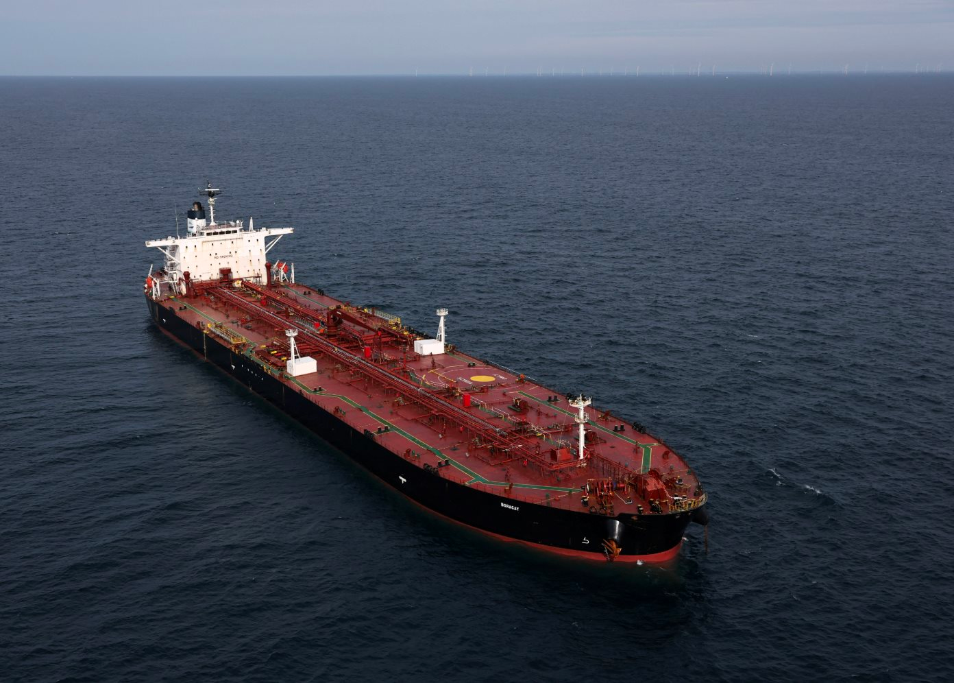 Siêu tàu treo cờ Nga, có khả năng chở hơn 2 triệu thùng dầu, bất ngờ được đi qua eo biển Hormuz: Iran có ý định gì?