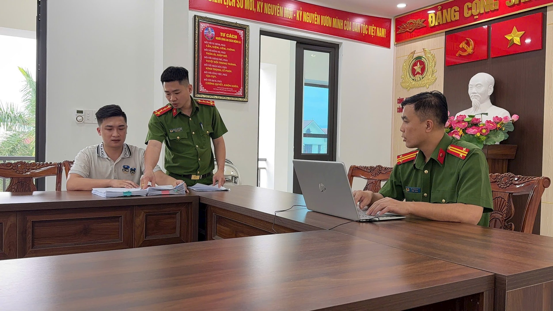 Công an triệu tập Đỗ Tiến Xuân, phát hiện tài khoản phát sinh hàng chục nghìn giao dịch trong thời gian ngắn