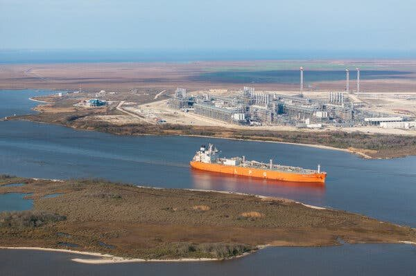 Nước láng giềng của Washington dọa ‘quay lưng’ với khí đốt Mỹ 