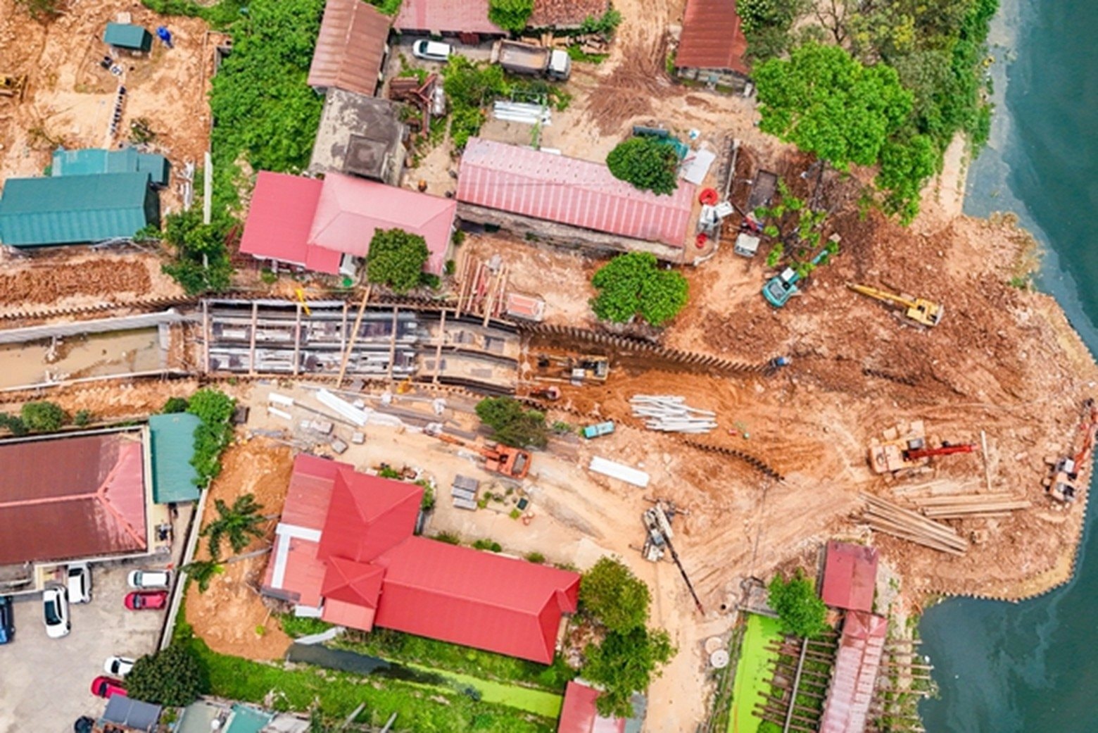 Dự án tiêu thoát nước được khu nhà giàu Ciputra mong đợi hiện đã đi được nửa chặng đường