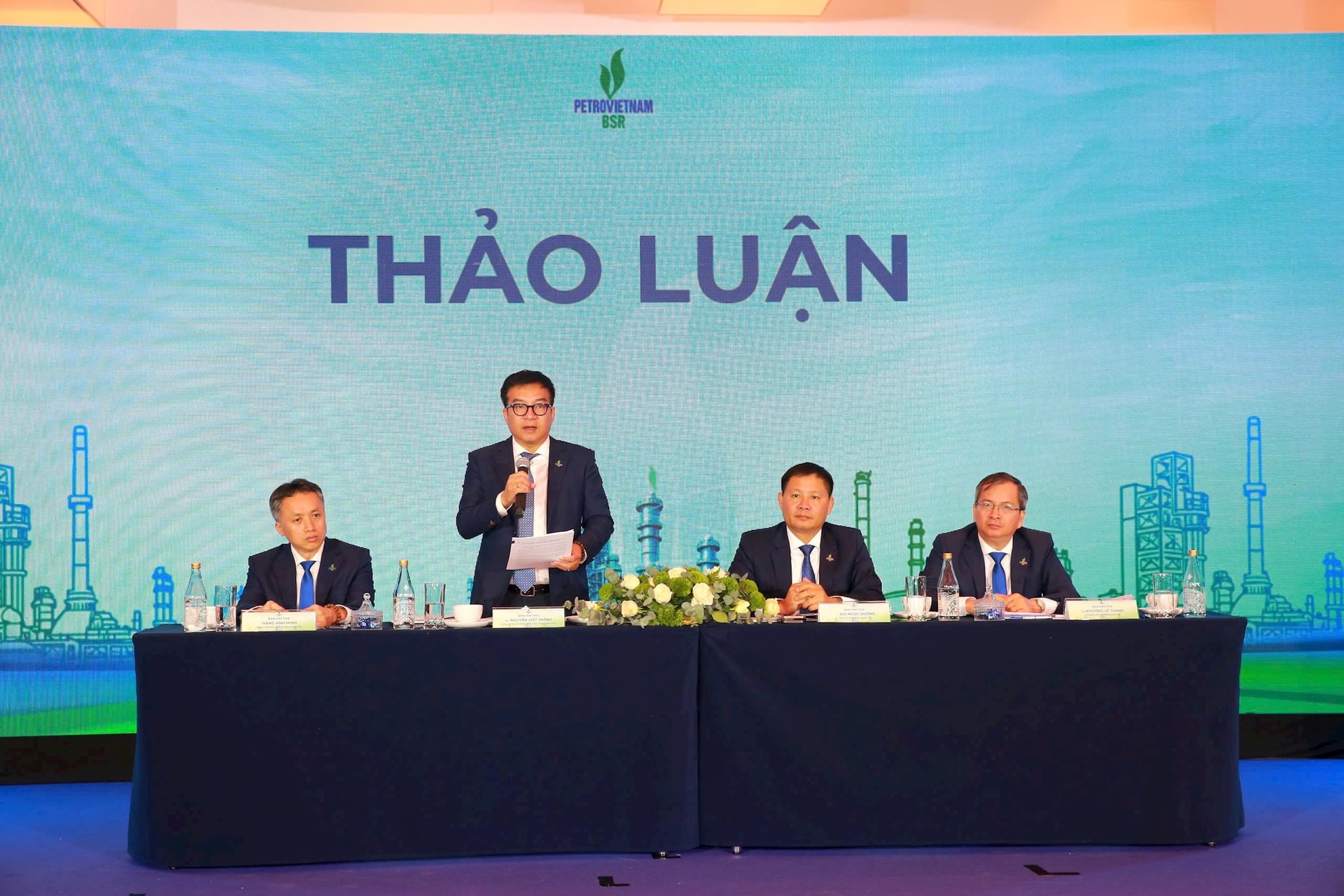 Nhà máy lọc dầu Dung Quất chốt xong nguồn cung dầu thô đến hết tháng 7/2026, PVN thoái vốn trong vòng 1 năm tới