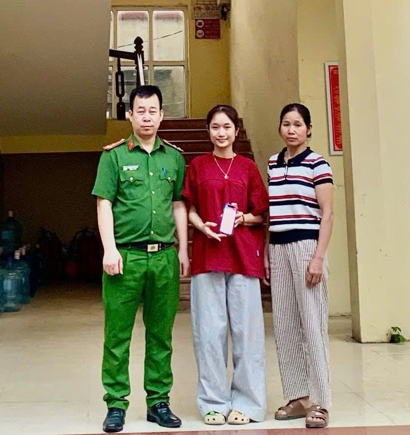 Tài khoản ngân hàng tự cộng thêm 71 triệu đồng, cô gái sinh năm 2007 phải đến công an trình báo