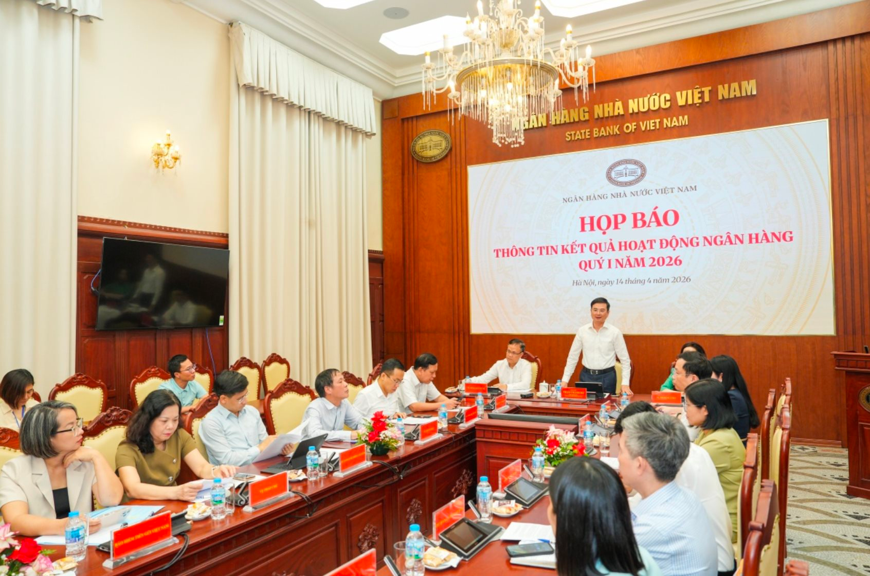 NHNN yêu cầu ổn định mặt bằng lãi suất, tăng minh bạch thông tin cho người vay