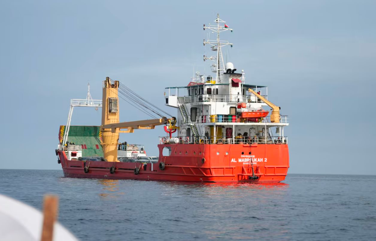 Mỹ tuyên bố phong toả Eo biển Hormuz: 2 triệu thùng dầu biến mất mỗi ngày, gần 200 tàu chở dầu không thể di chuyển