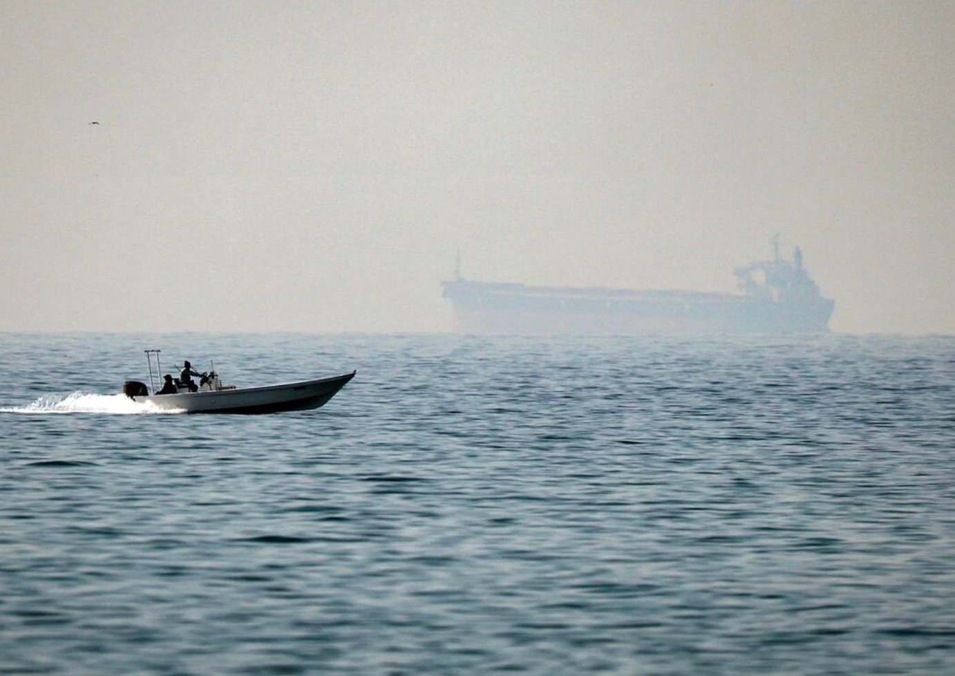 Hàng chục đồng minh lâu năm của Mỹ định 'khơi thông' eo biển Hormuz mà không cần Washington, còn mời 2 nước chủ chốt của BRICS tham gia