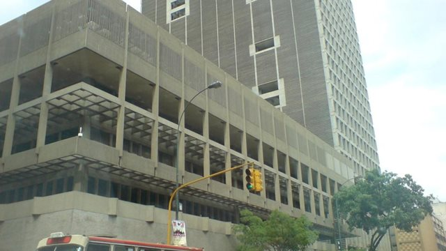 Mỹ bất ngờ nới lỏng trừng phạt quốc gia đang có hơn 300 tỷ thùng dầu