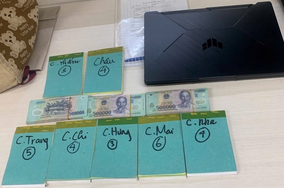 Phát hiện 300 tờ tiền 500.000 đồng trên chuyến tàu điện Hà Nội Metro