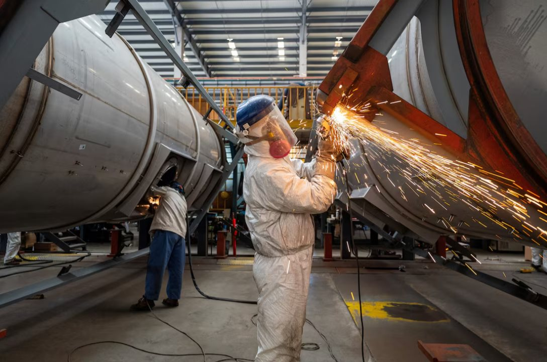 GDP nền kinh tế lớn thứ 2 thế giới tăng vượt dự báo, trên đà đạt mục tiêu năm giữa ‘bão’ năng lượng