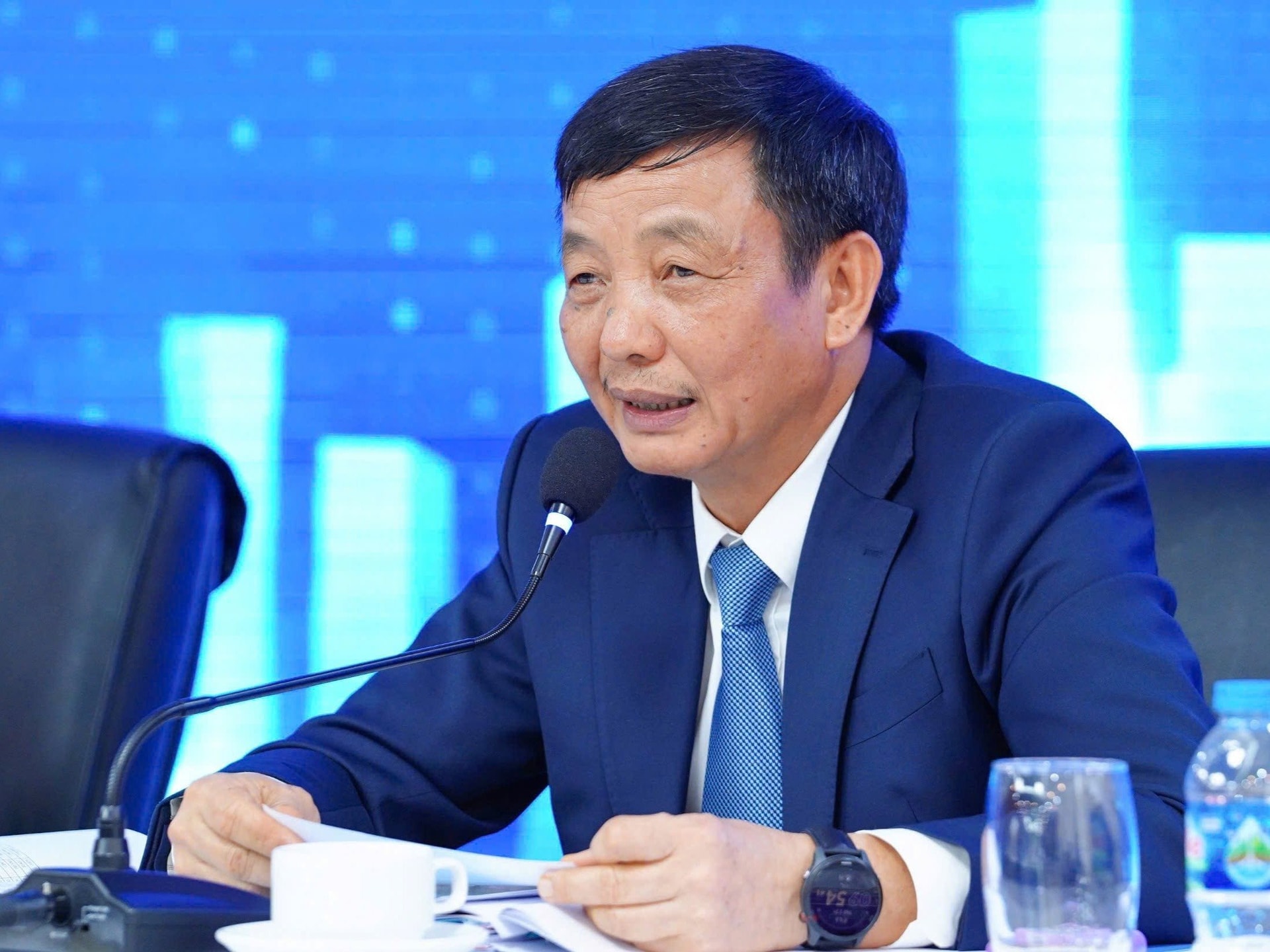 Vinaconex vừa phê duyệt một giao dịch "đặc biệt" với gia đình Tổng giám đốc: Chuyện gì đang xảy ra?