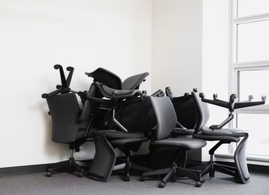 Cả thế giới sa thải hàng loạt, có nơi cắt giảm 30.000 người, chỉ riêng một ngành vẫn âm thầm tuyển thêm