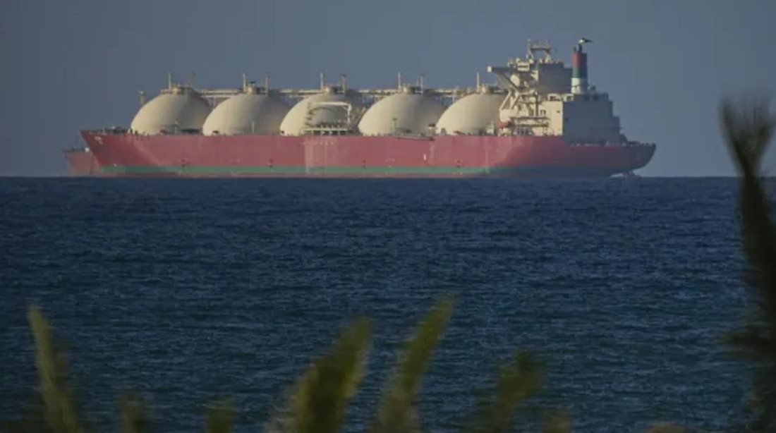 Nóng: Iran tuyên bố mở cửa hoàn toàn eo biển Hormuz, giá dầu sụt gần 11%, chứng khoán tăng kỷ lục