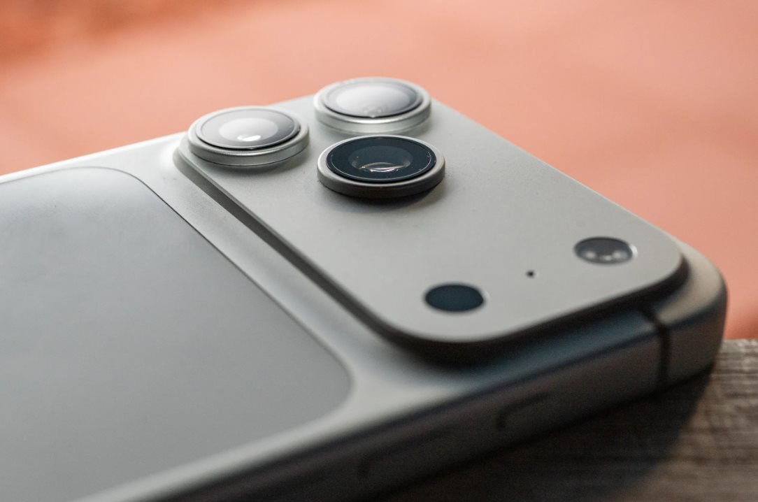 Apple sẽ bán iPhone thêm nửa thế kỷ nữa, đặt cược tương lai vào một thiết bị đã 42 năm tuổi