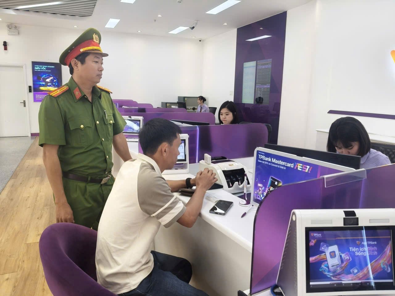 Chuyển 1,2 tỷ đồng đúng tên chủ tài khoản nhưng đối phương không nhận được: Công an khẩn trương làm việc với người đàn ông SN 1987