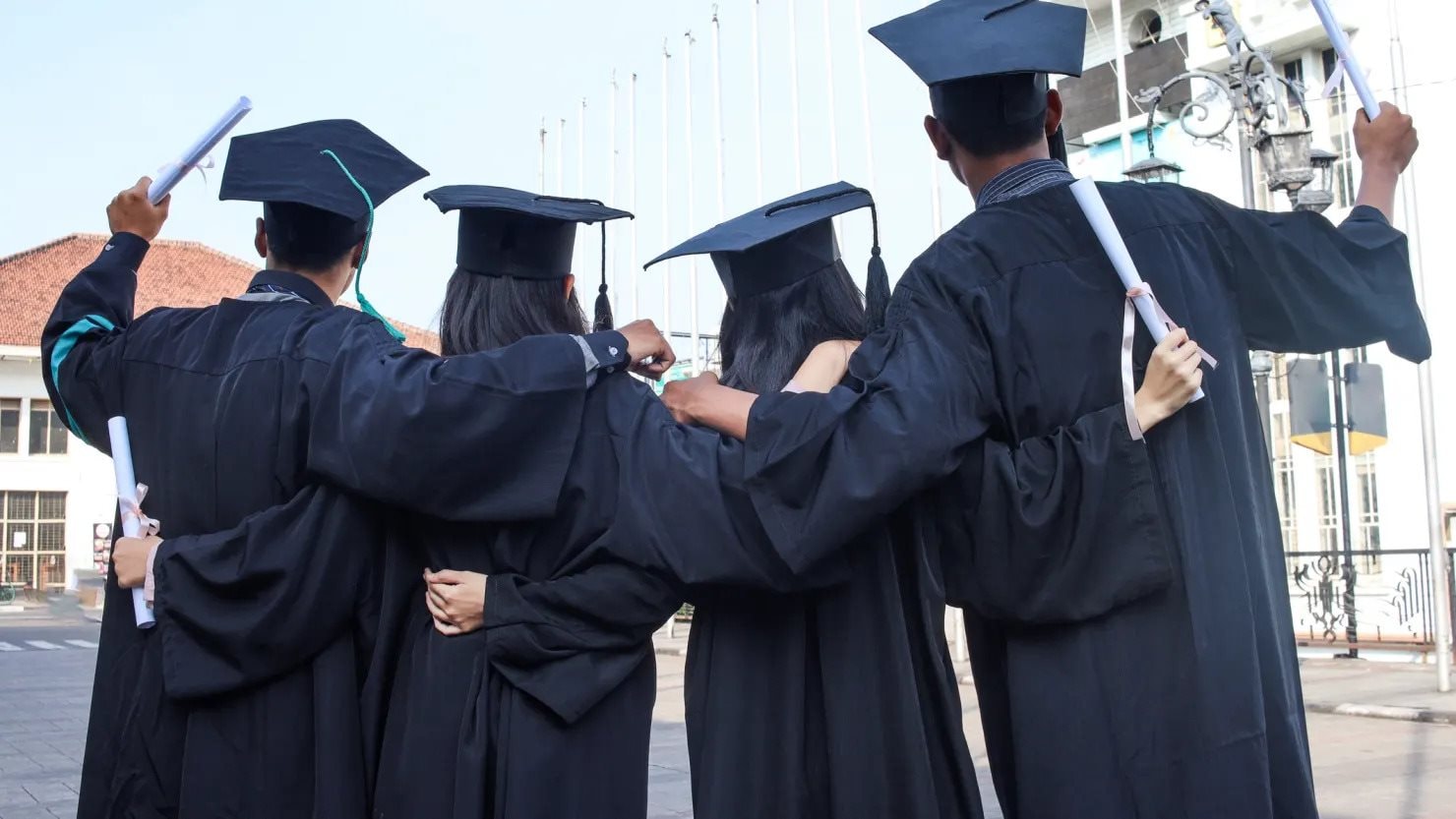 Chuyện gì đây: AI cướp việc làm, cử nhân Mỹ ồ ạt quay lại giảng đường để học tiếp