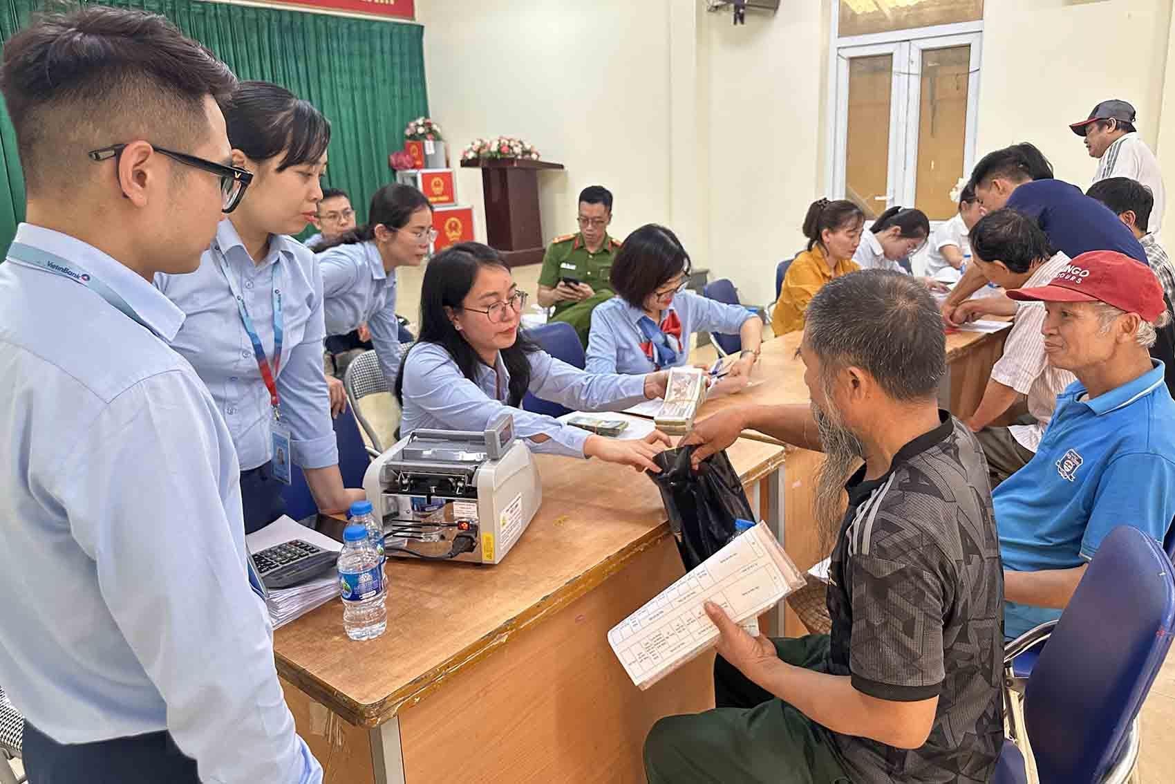 Gần 1.000 hộ dân tại một xã ở Hà Nội đồng loạt nhận tiền đền bù đất làm siêu dự án hơn 34 tỷ USD quy mô lớn nhất lịch sử Vingroup