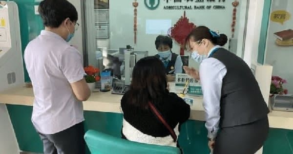 Sao kê tài khoản ngân hàng của 1 người phụ nữ, công an phát hiện hơn 1,1 tỷ đồng liên quan đến đường dây lừa đảo