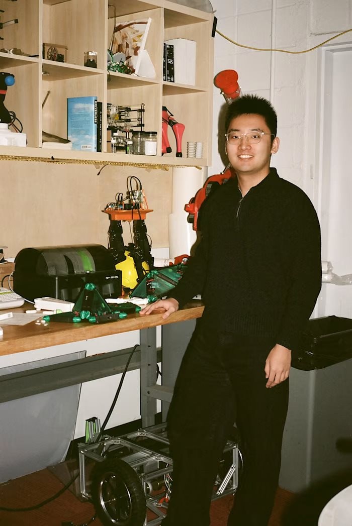 Robot lần đầu “tự nhân bản”: Tương lai nhân loại sắp trải qua một cuộc chiến với robot? 
