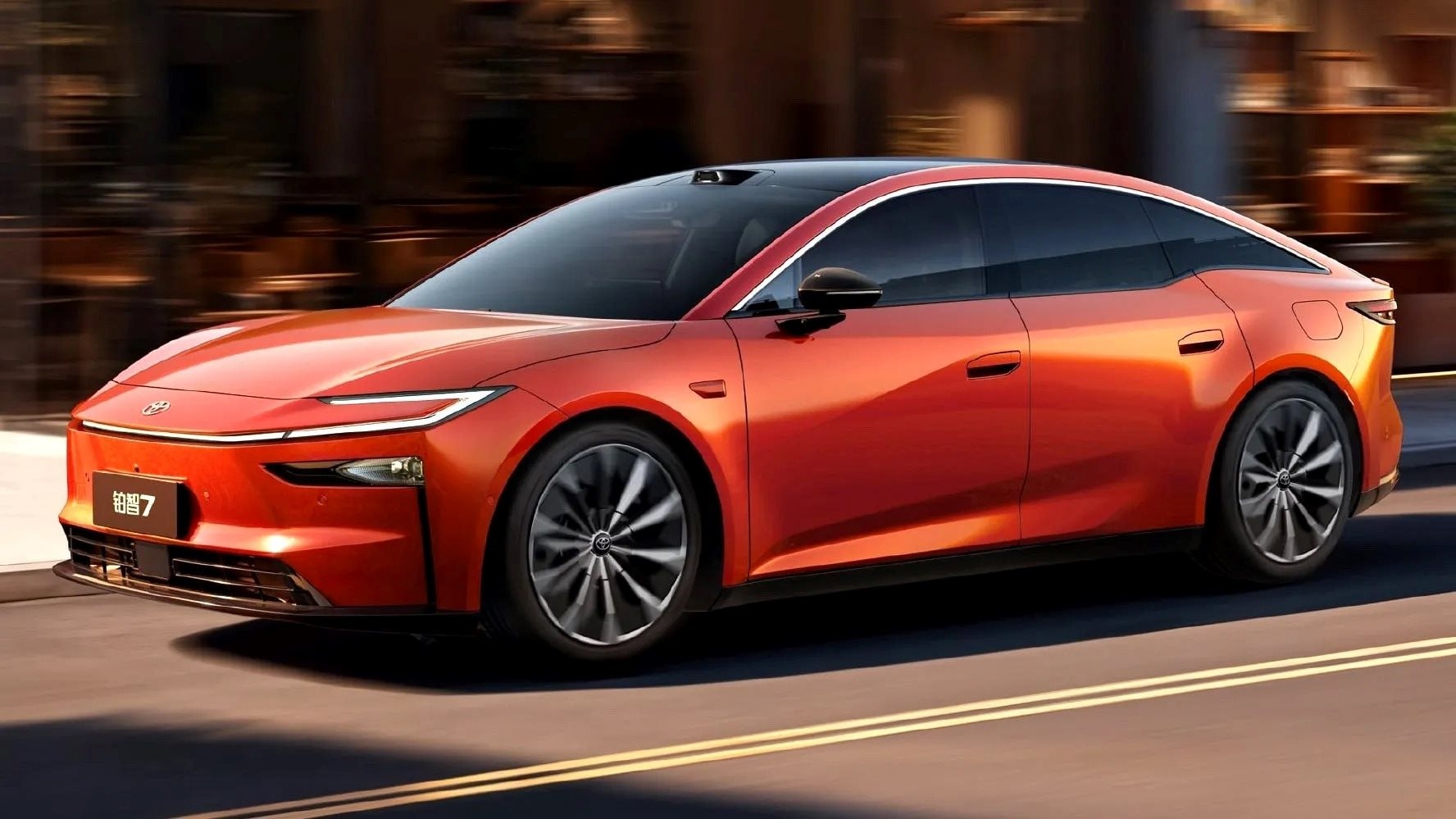 Ai nói Toyota không biết làm ô tô điện: Hãng vừa ra mắt mẫu xe lớn hơn Camry, ngập trang bị mà giá chỉ tương đương 560 triệu