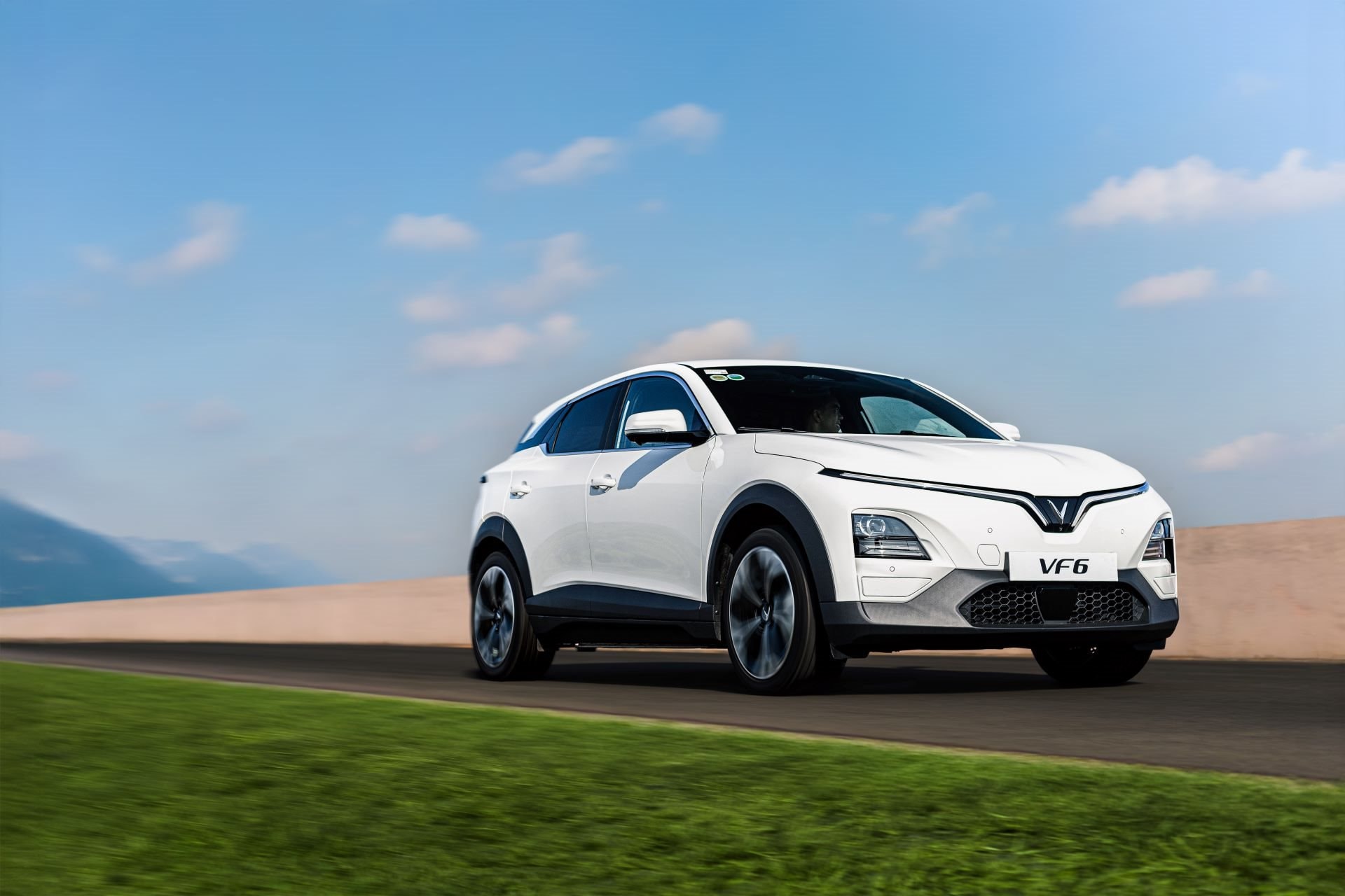 Khách hàng sở hữu VinFast VF 6: “Quyết định chuyển sang xe điện là bước đi sáng suốt”